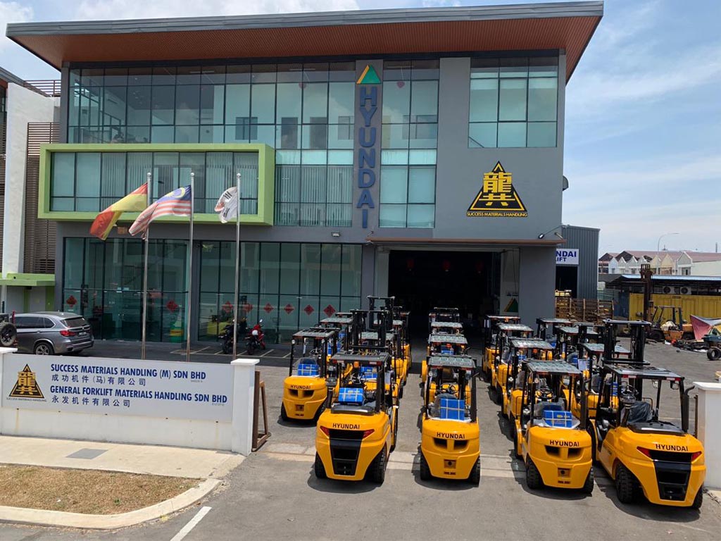 Hyundai forklifts lineup infront of the Success Material handling